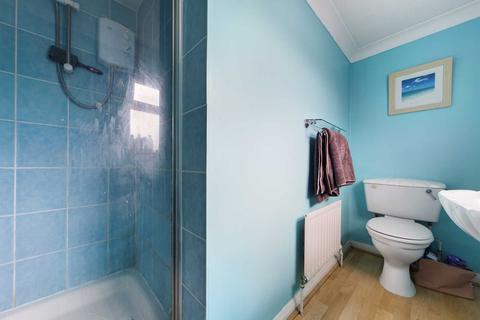 28 Dinmore, Bovingdon, Hemel Hempstead, HP3 0QW