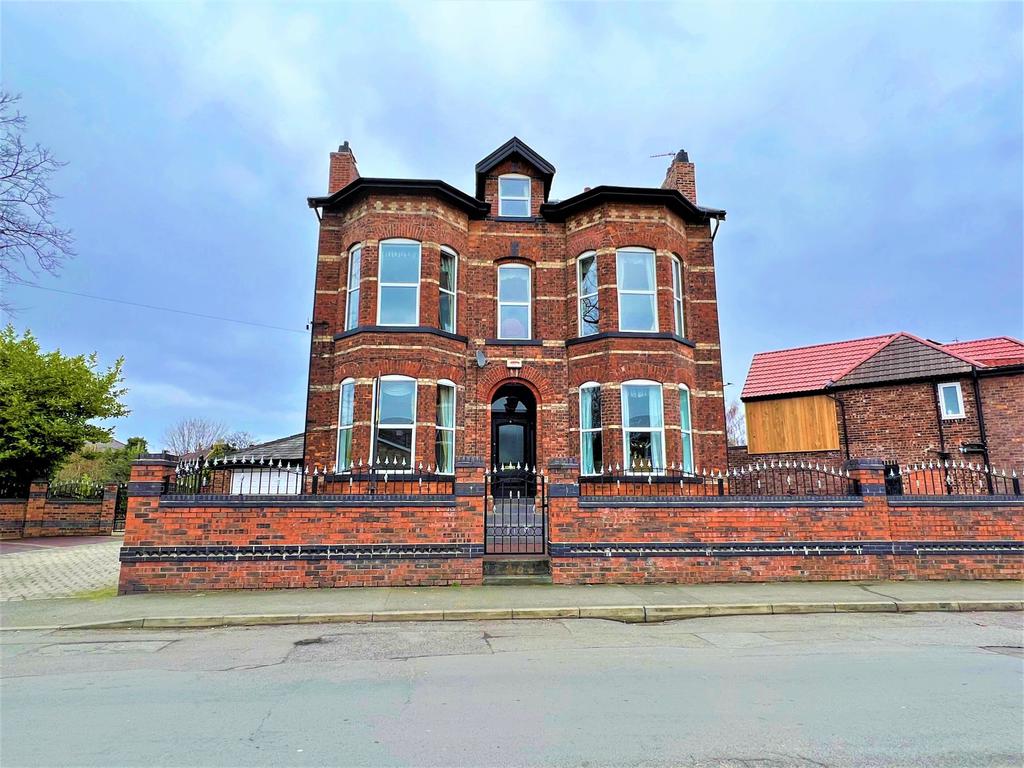 Clarendon Crescent, Ellesmere Park, M30 6 bed detached house for sale