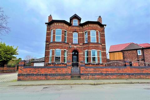 6 bedroom detached house for sale - Clarendon Crescent, Ellesmere Park, M30