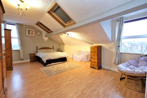 6 bedroom detached house for sale - Clarendon Crescent, Ellesmere Park, M30