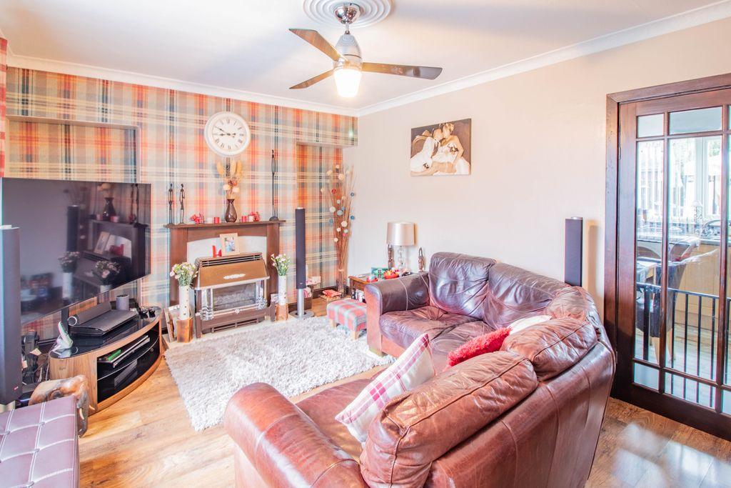 Amesbury Circus, Nottingham NG8 6DL 2 bed end of terrace house for sale