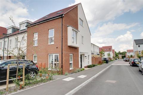 4 bedroom semi-detached house for sale - Eilmer Close, Addlestone, Surrey, KT15