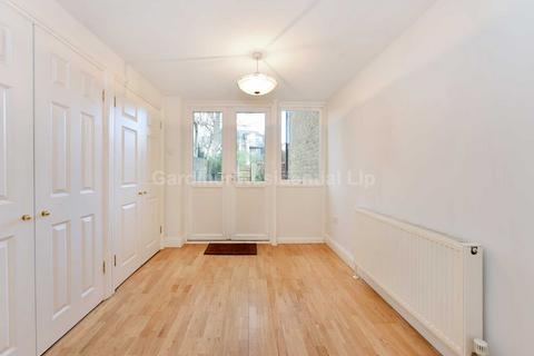 1 bedroom apartment to rent, Gordon Road, London