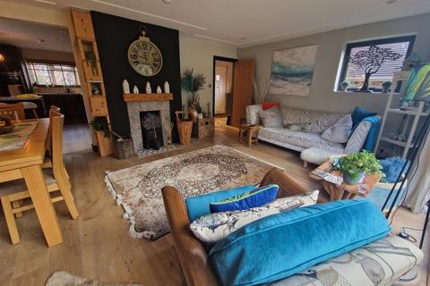 3 bedroom detached house to rent - Parkway, Eastbourne, BN20