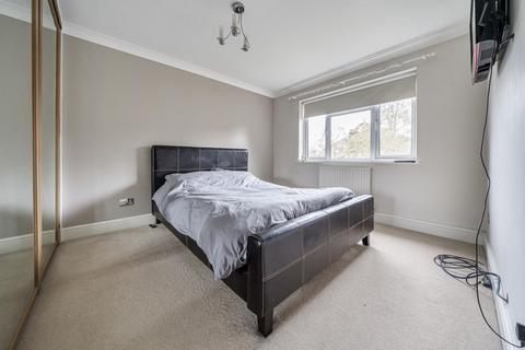 18 Eastwell Close, Beckenham, BR3 1TY