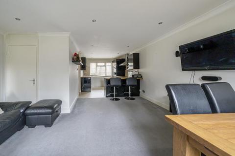 18 Eastwell Close, Beckenham, BR3 1TY