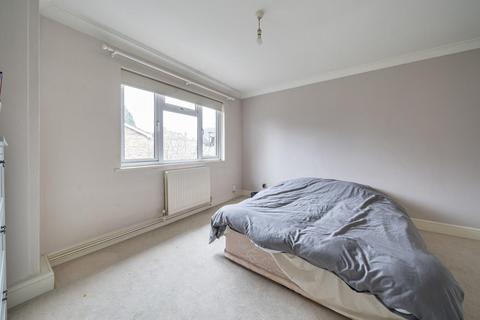 18 Eastwell Close, Beckenham, BR3 1TY