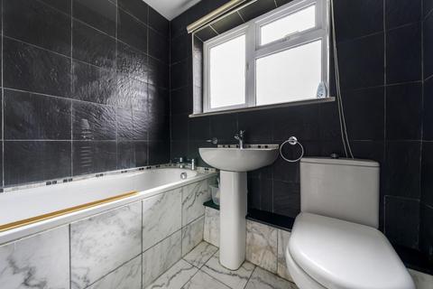 18 Eastwell Close, Beckenham, BR3 1TY