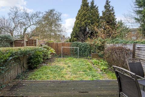 18 Eastwell Close, Beckenham, BR3 1TY