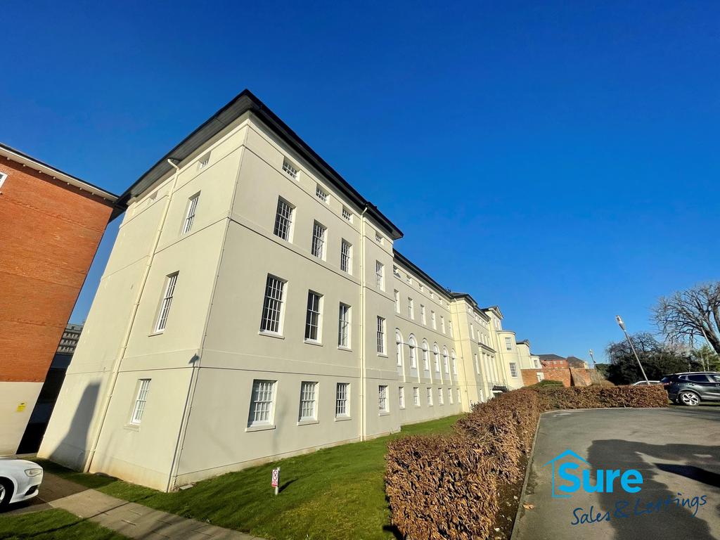 The Crescent, Gloucester GL1 3LF 1 bed flat £725 pcm (£167 pw)