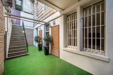 3 bedroom flat to rent, Portland Place, London