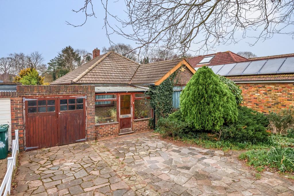 Stewart Avenue, Shepperton, TW17 3 bed bungalow for sale £625,000