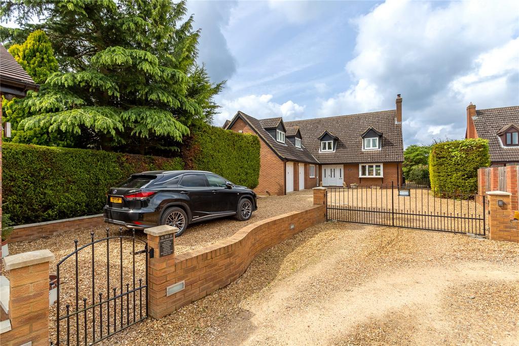 Station Road, Willington, Bedford, Bedfordshire, MK44 5 bed detached