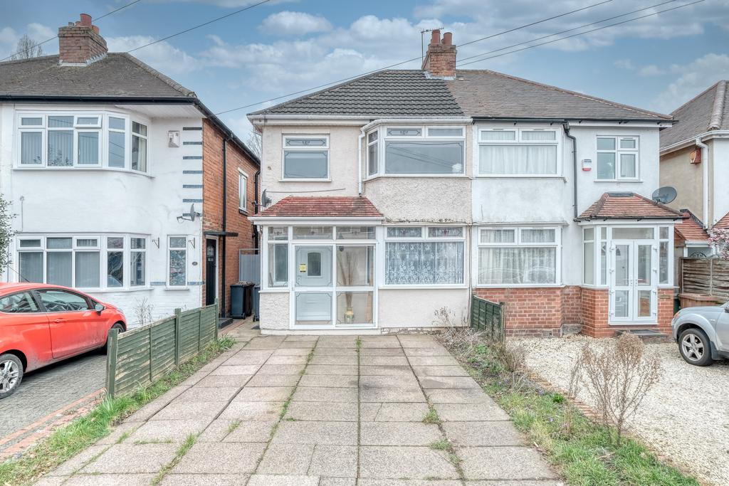 Summerfield Road, Solihull B92 8QB 3 bed semidetached house £300,000