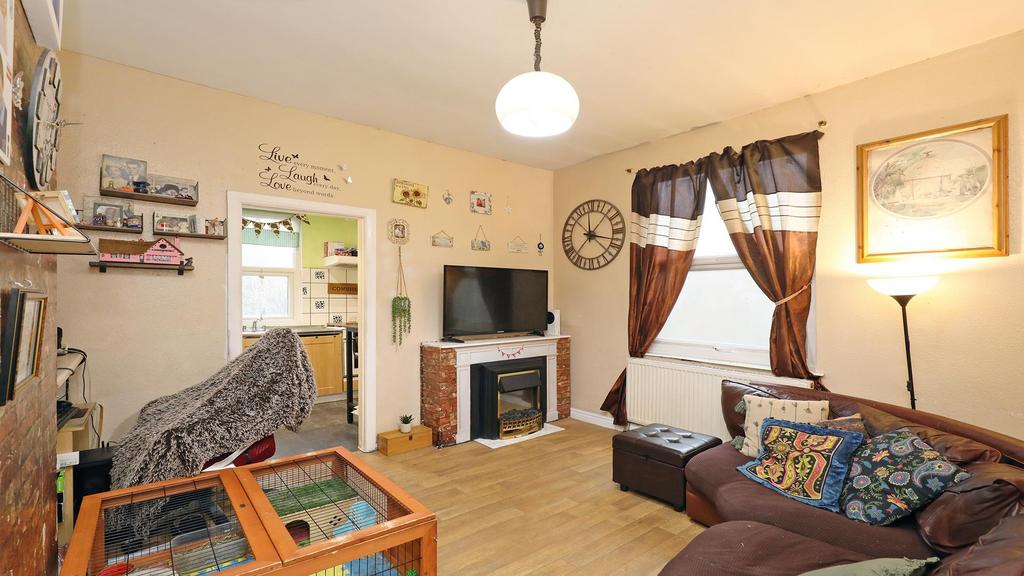 Darwin Road, Ealing, W5 3 bed flat for sale £475,000
