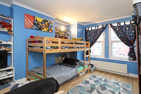 125a Darwin Road, London, W5 4BB