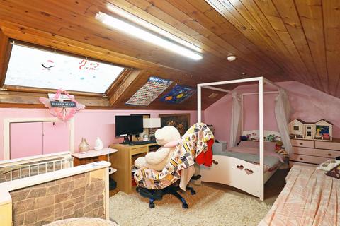 125a Darwin Road, London, W5 4BB