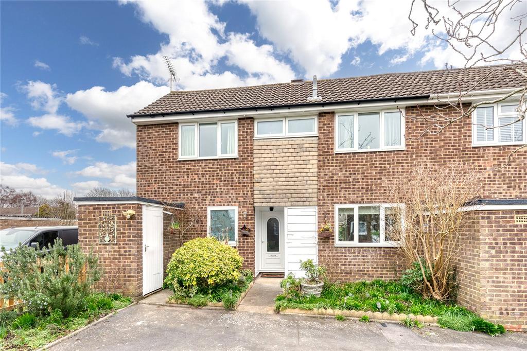 Vandyke Bracknell Berkshire Rg12 3 Bed End Of Terrace House £325 000