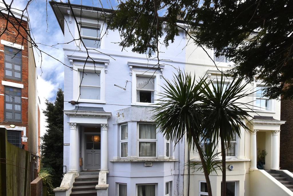Devonshire Road,Forest Hill,London,SE23 3SX 1 bed apartment £325,000