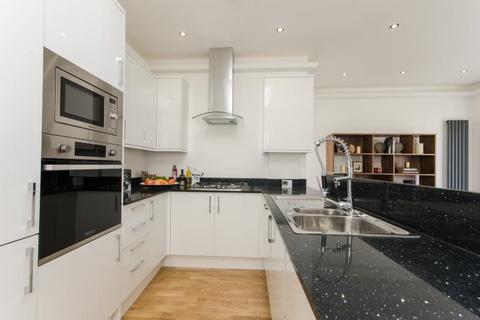 Flat 1, 65 Caithness Road, Mitcham, CR4 2EY
