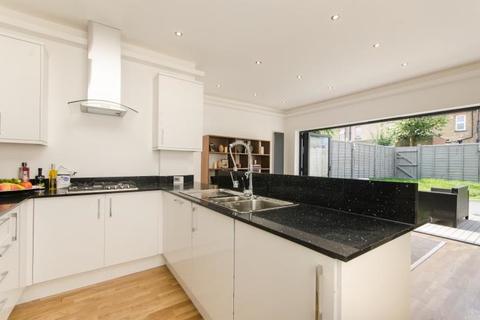 Flat 1, 65 Caithness Road, Mitcham, CR4 2EY