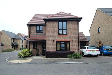 4 bedroom detached house to rent, Egbert Close, Hornchurch, RM12