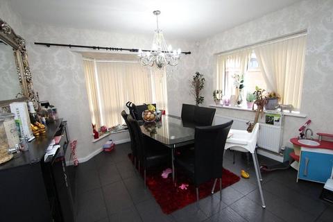 4 bedroom detached house to rent, Egbert Close, Hornchurch, RM12