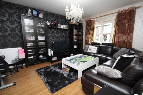 4 bedroom detached house to rent, Egbert Close, Hornchurch, RM12