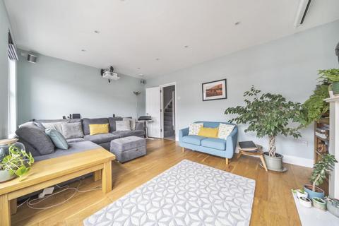33 Ambergate Street, London, SE17 3RY