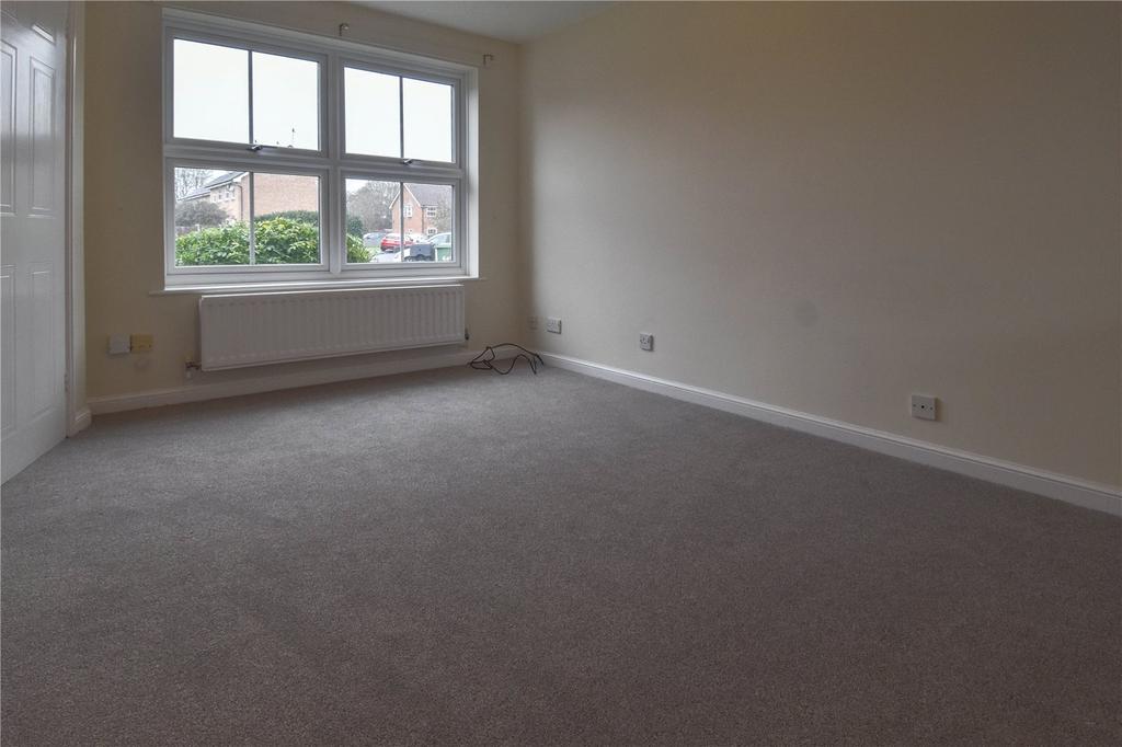 Scaife Road, Bromsgrove... 2 bed terraced house £850 pcm (£196 pw)