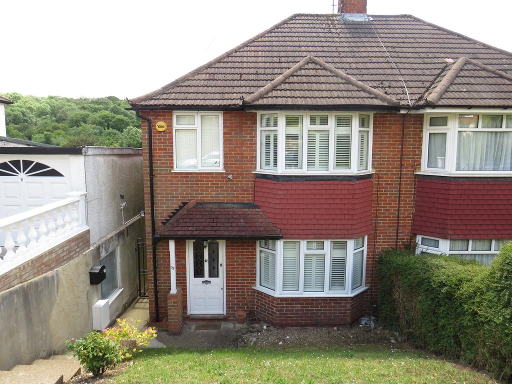 Hyde Road, Hyde Road, South Croydon... 3 bed semidetached house £