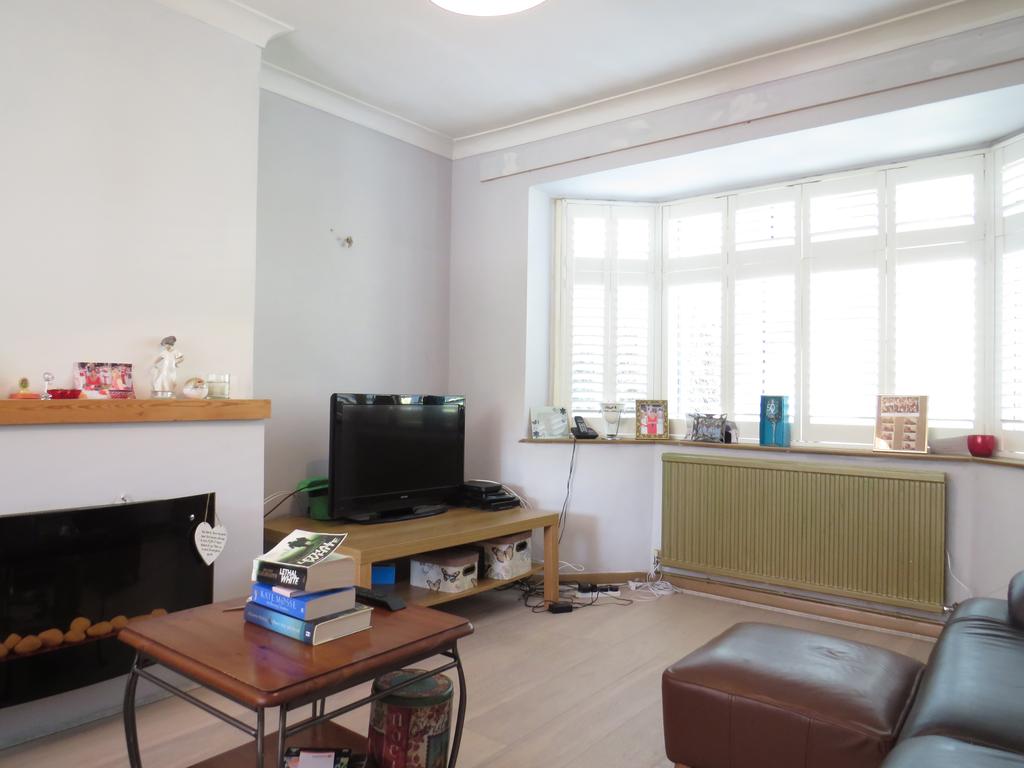 Hyde Road, Hyde Road, South Croydon... 3 bed semidetached house £