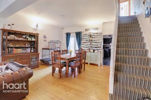 31 Beaconsfield Terrace, Northampton, NN1 3ES