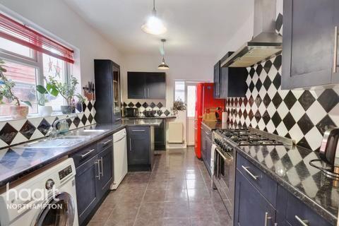 31 Beaconsfield Terrace, Northampton, NN1 3ES