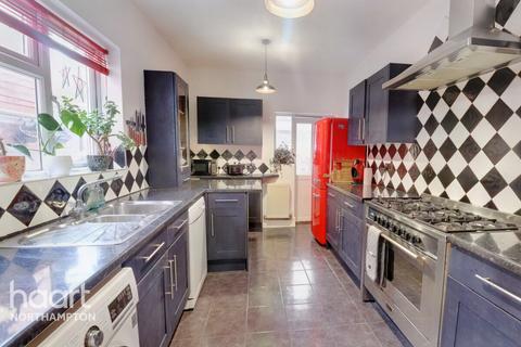 31 Beaconsfield Terrace, Northampton, NN1 3ES