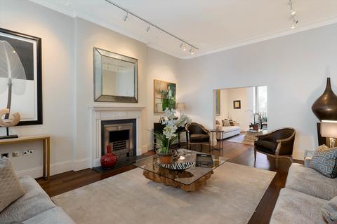 3 bedroom maisonette for sale - Halkin Street, London, SW1X
