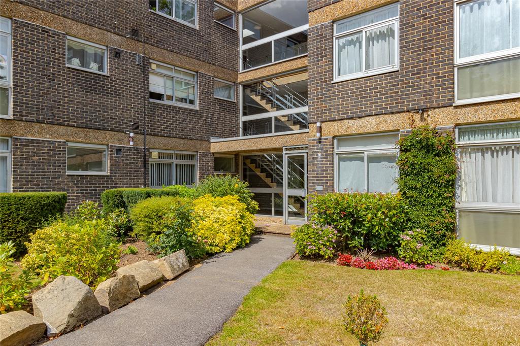 Brendon Court, The Avenue, Radlett, Hertfordshire, WD7 2 bed apartment