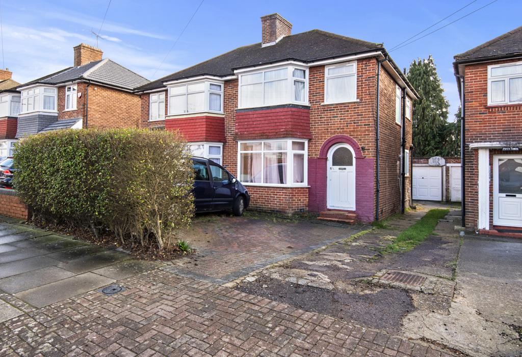 Brinkburn Gardens, Edgware... 3 bed semidetached house £599,950