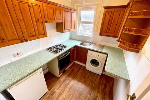 2 bedroom apartment for sale - Flat 2, 9 Buckland Road, Parkstone, Poole, Dorset, BH12 2NA