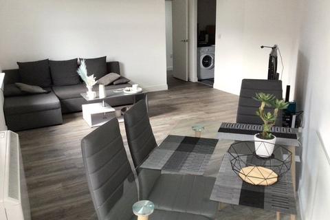 2 bedroom flat for sale, Bell Chase, Aldershot, Hampshire, GU11