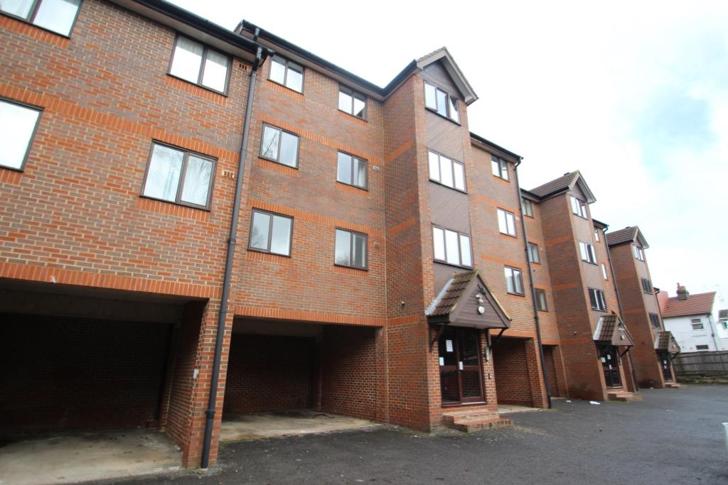 Waldeck Road, Biscot, Luton, LU3 2 bed flat £1,100 pcm (£254 pw)