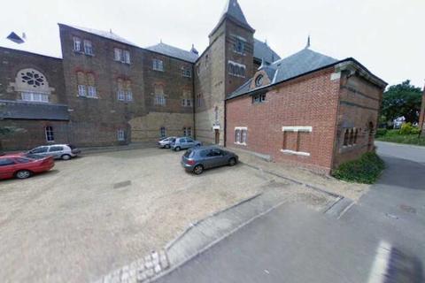 Parking to rent - Victory Road, London E11