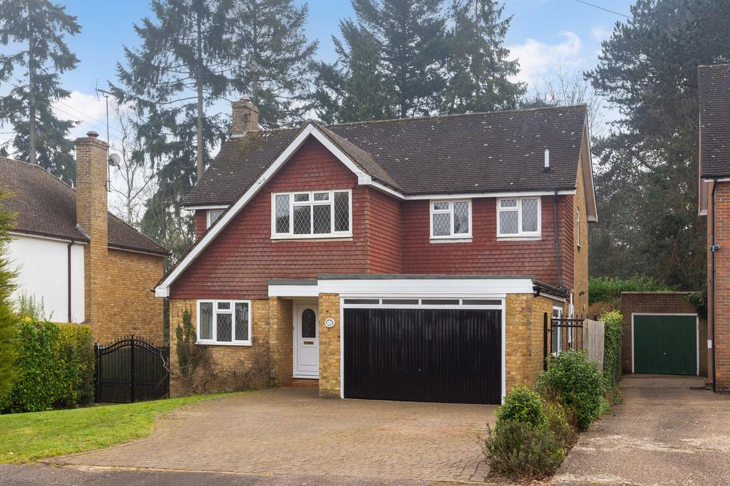 Dove Park, Chorleywood... 4 bed detached house £1,295,000
