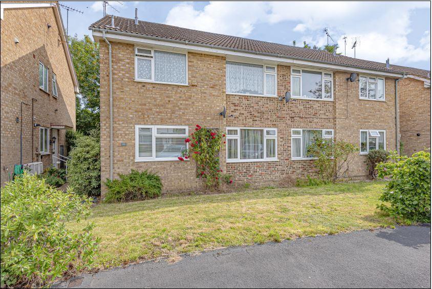 Blackmoor Wood, Ascot, SL5 2 bed £1,300 pcm (£300 pw)
