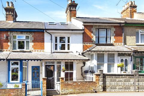 3 bedroom terraced house for sale - St James Avenue, Farnham, Surrey, GU9