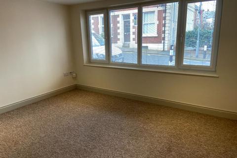 1 bedroom flat to rent, Flat 4 Library View Apartments