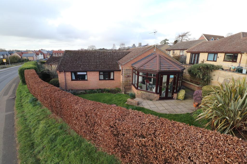 Lisle Close, Ely 3 bed detached bungalow for sale £580,000