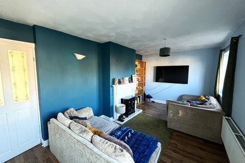 3 bedroom semi-detached house for sale - Queens Drive, Wakefield