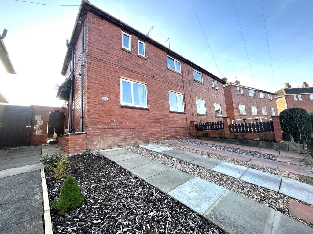 Queens Drive, Wrenthorpe 3 bed semidetached house for sale £175,000