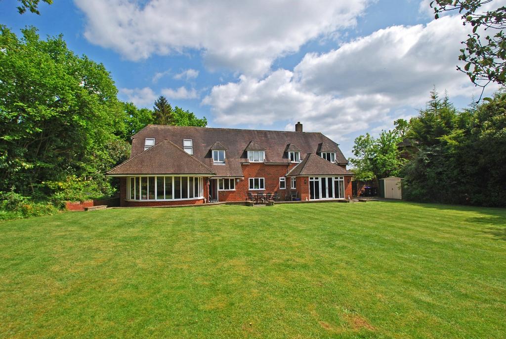 Walkwood Rise, Beaconsfield, Buckinghamshire, HP9 6 bed detached house